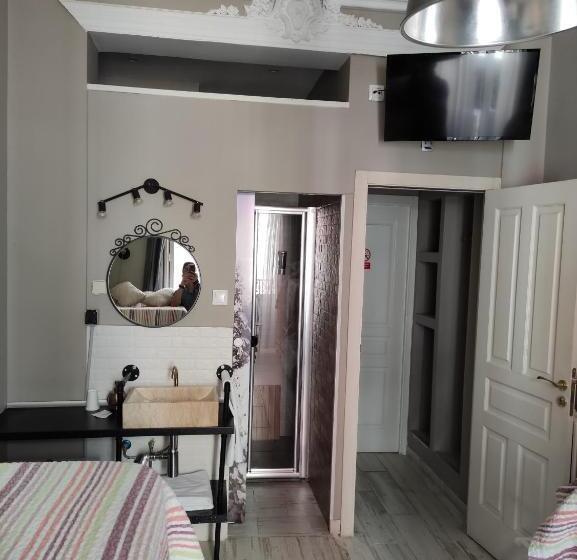 اتاق استاندارد چهار تخته, Hostal Hispalense