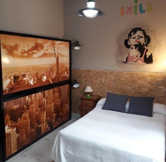 اتاق استاندارد چهار تخته, Hostal Hispalense