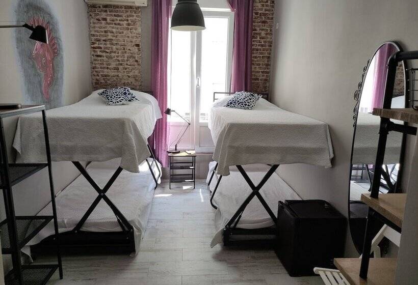اتاق استاندارد چهار تخته, Hostal Hispalense