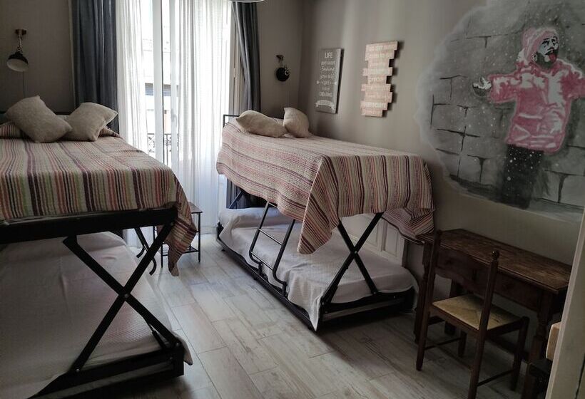 اتاق استاندارد چهار تخته, Hostal Hispalense