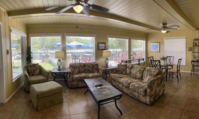 Президентский Люкс, Hontoon Landing Resort & Marina