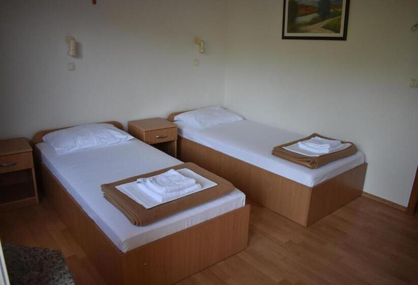 اتاق استاندارد, Guest House Regina Mundi