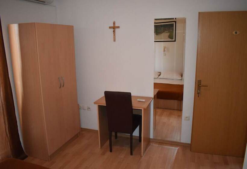 اتاق استاندارد, Guest House Regina Mundi