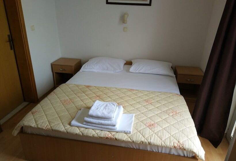 اتاق استاندارد, Guest House Regina Mundi