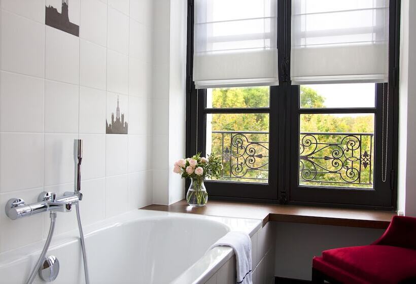 Полулюкс, Relais De Chambord, A Small Luxury Hotels Of The World