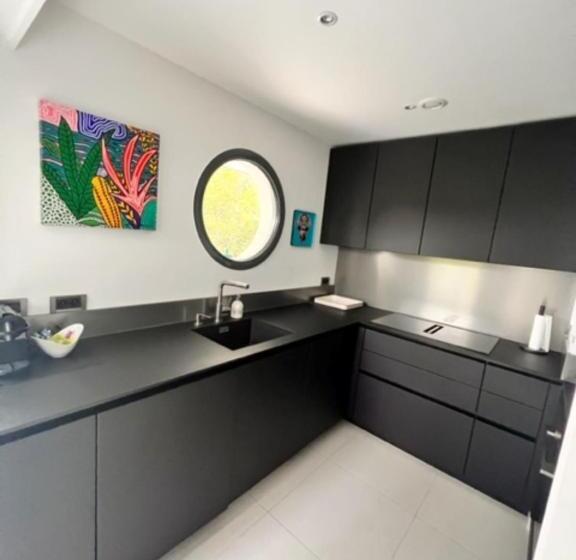 침실 2개 아파트, Arthur Properties   Montfleury
