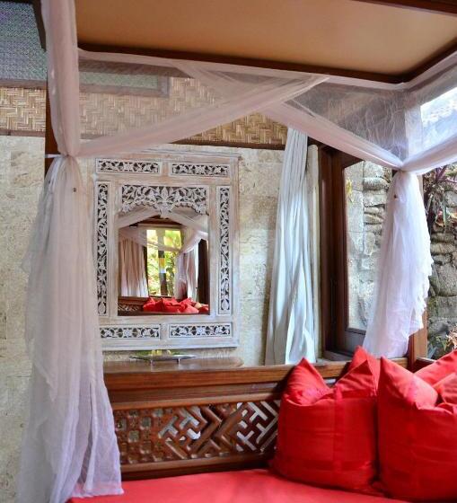 Quarto Triplo Estandar, Guci Guesthouses