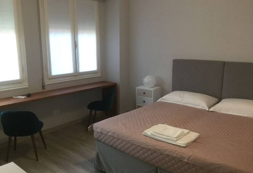 سوییت جونیور, Dimora 16 Rooms & Garden