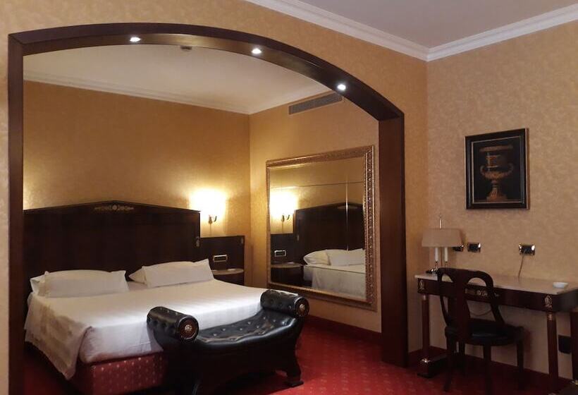 سوئیت با وان آب گرم, Motel Luna