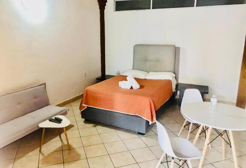 スタンダードスタジオ, Posada San Javier