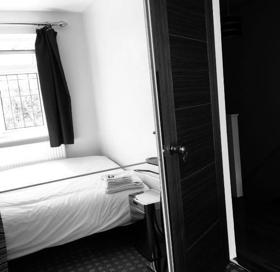 اتاق استاندارد یک تخته با سرویس بهداشتی مشترک, Bianca S House Hotel Heathrow Airport