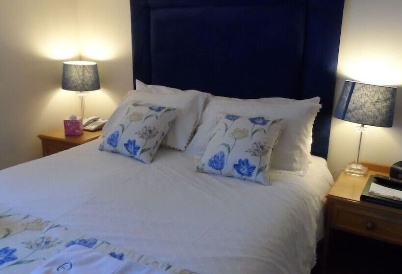 Номер Стандарт, Charles House   Windsor Castle
