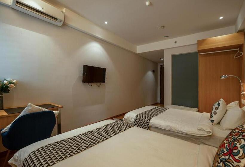 اتاق خانوادگی تودرتو, Summer Tree Hotel Penang