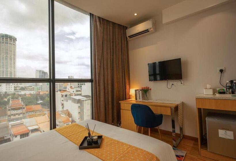 اتاق خانوادگی تودرتو, Summer Tree Hotel Penang