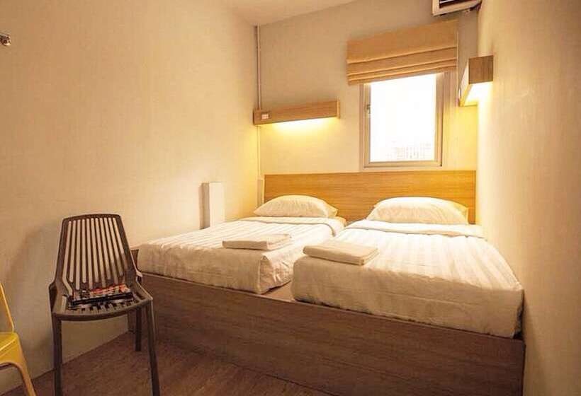 اتاق استاندارد با سرویس بهداشتی مشترک, Micro Hostel
