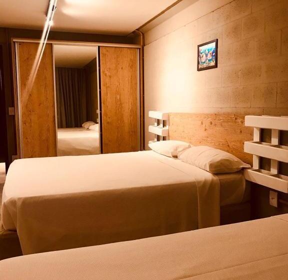 Quarto Triplo Deluxe, Bessa Golden Flats