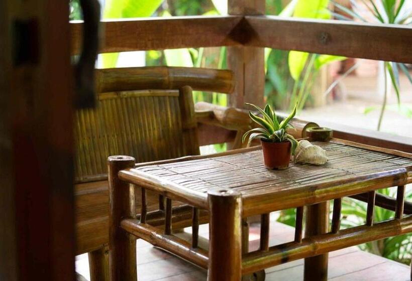 اتاق خانوادگی با چشم‌انداز باغ, Romantic Beach Villas