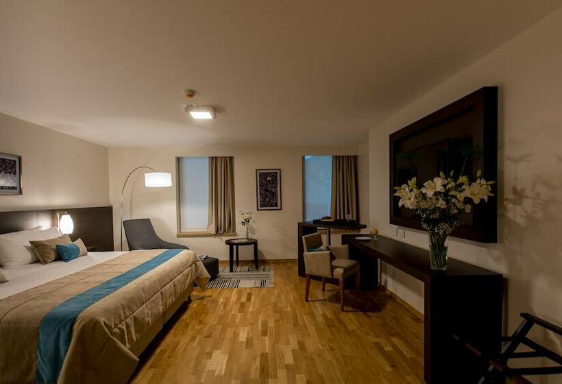 اتاق سوپریور, Caseros 248