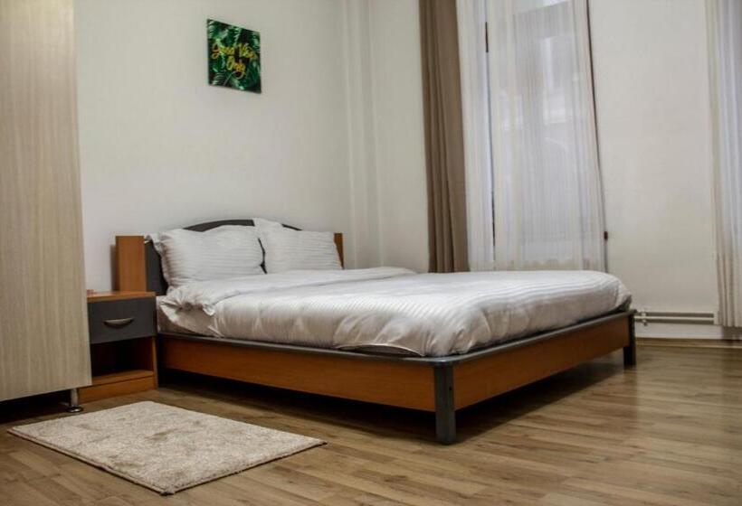 اتاق لوکس, Happy Accomodation