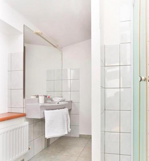 اتاق لوکس, Happy Accomodation