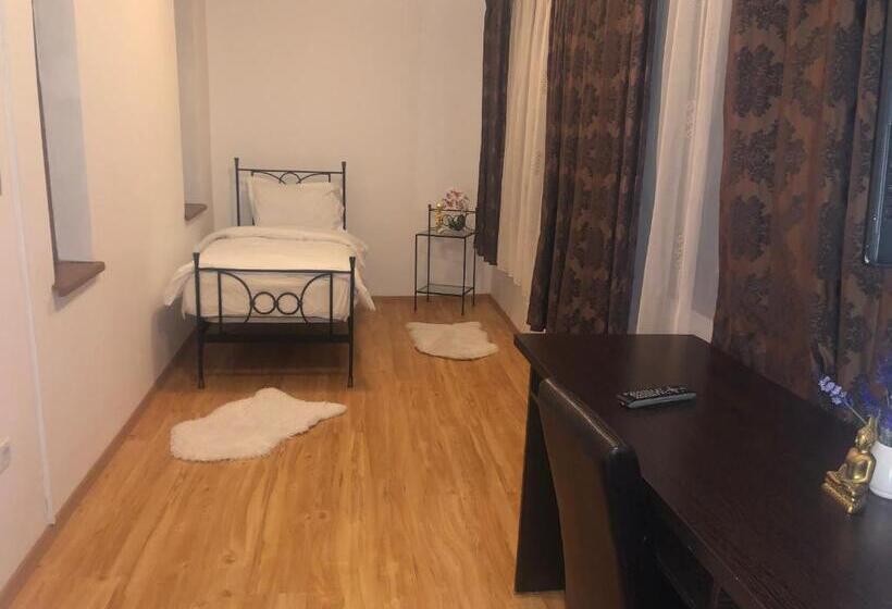 اتاق اکونومی یک تخته, Happy Accomodation