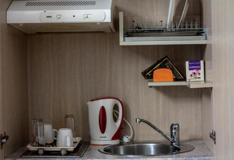 استودیوی لوکس, Happy Accomodation