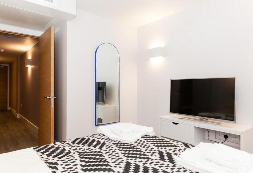 Апартаменты Superior 1 Спальня, Rockwell East Tower Bridge