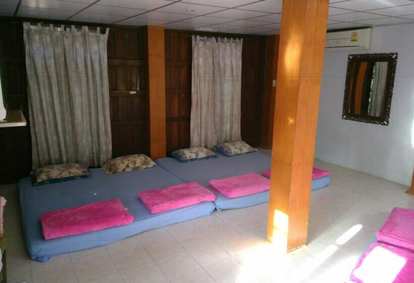 패밀리 룸, Rueanphen Homestay
