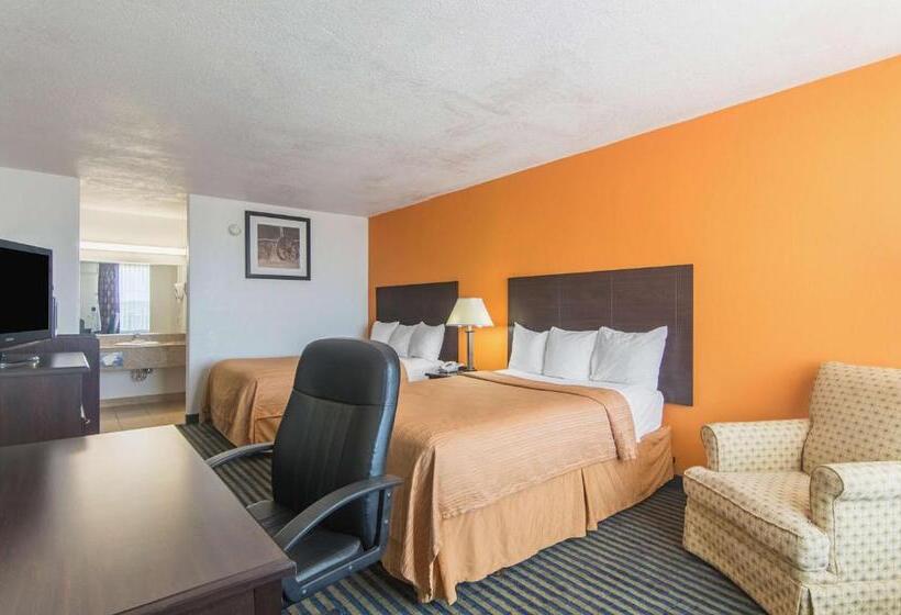 اتاق استاندارد چهار تخته, Motel 6liberal, Ks