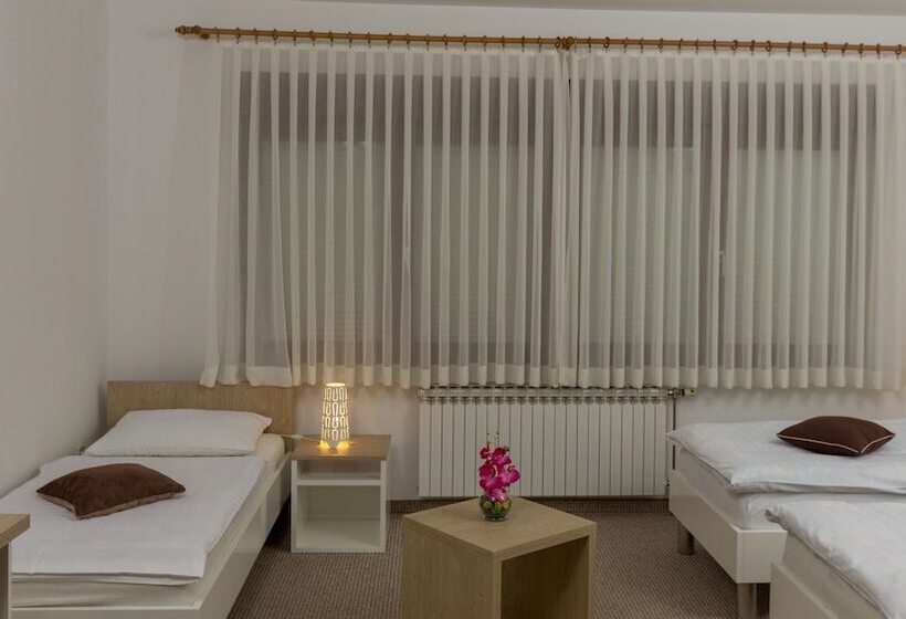 اتاق استاندارد سه نفره, Rooms Pleška Zagreb Airport