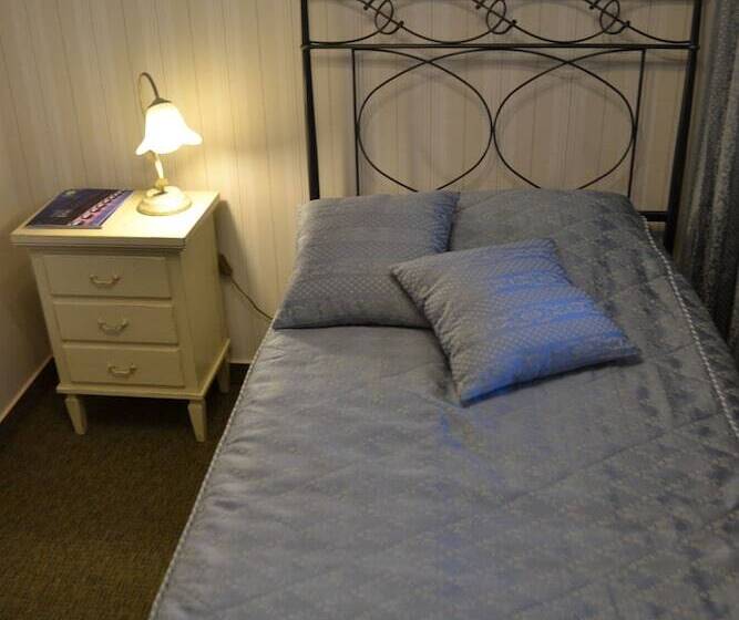 Quarto Estandar Individual, The Old Times