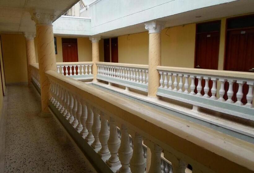 اتاق استاندارد با 2 تخت دوبل, Colonial Inn