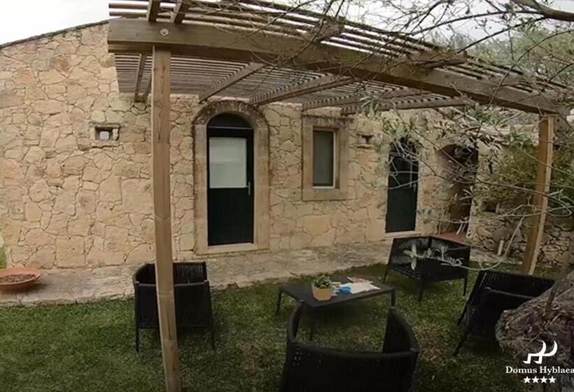 Люкс Вид на Сад, Domus Hyblaea Resort