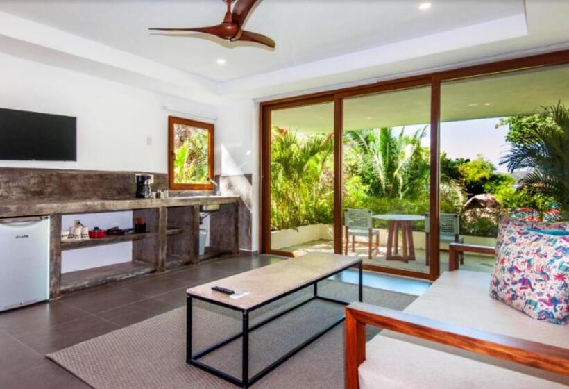デラックススイート, Ysuri Sayulita