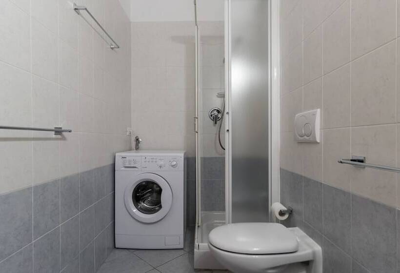 آپارتمان 1 خوابه با چشم‌انداز جانبی دریا, Residence Il Poggio
