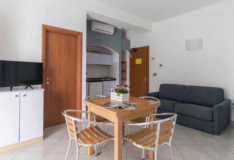 استودیو استاندارد با چشم‌انداز دریا, Residence Il Poggio