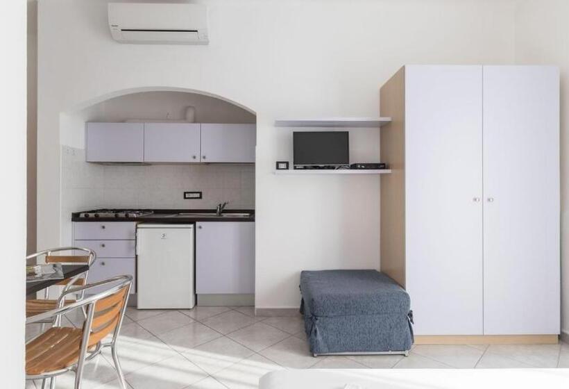 استودیوی استاندارد با چشم‌انداز دریا, Residence Il Poggio