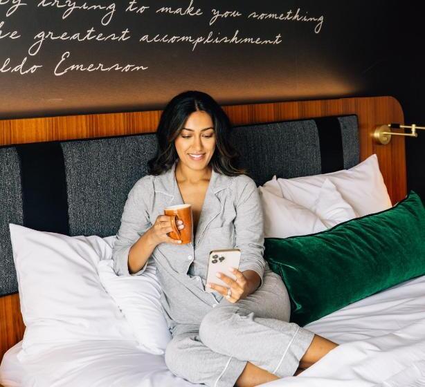 스탠다드 룸 킹사이즈 침대, Cambria Hotel Boston Downtown   Seaport