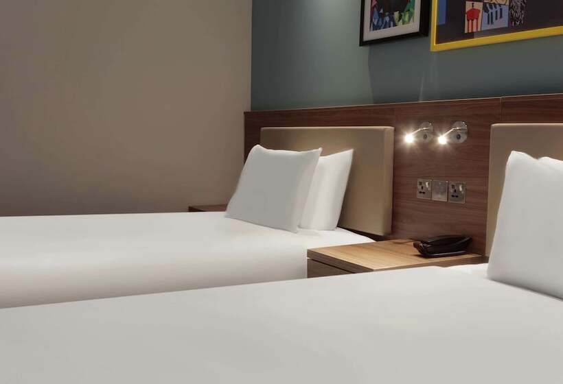 Номер Стандарт, Hampton By Hilton Edinburgh Airport