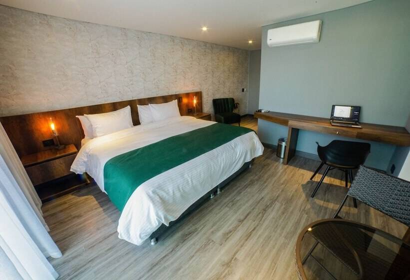 Номер Deluxe с Балконом, Café Hotel Medellín