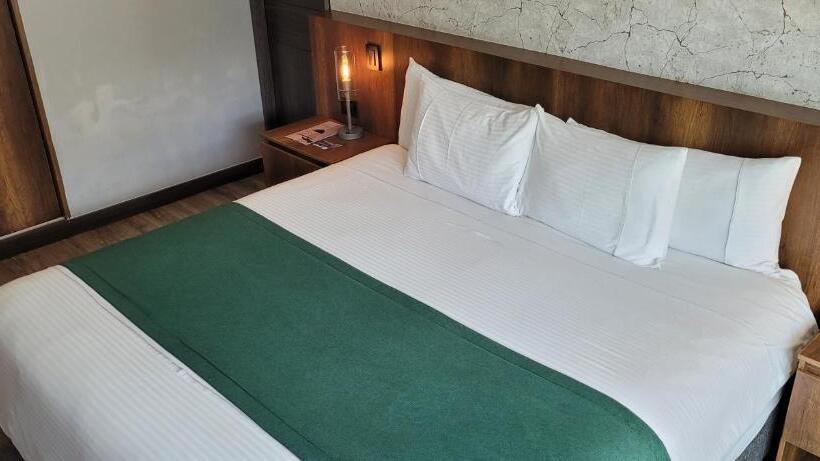 Номер Deluxe, Café Hotel Medellín