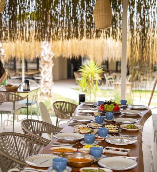 اتاق استاندارد چهارنفره با بالکن, Bellezza Hotel Alaçatı