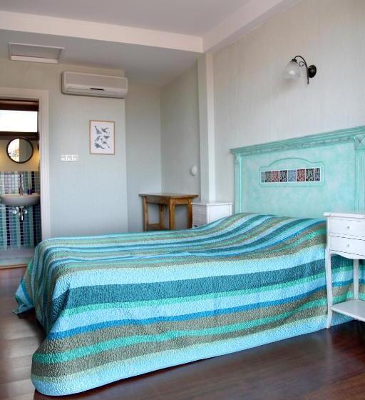 オーシャンビュースタンダードルームバルコニー付き, L'isola Guesthouse
