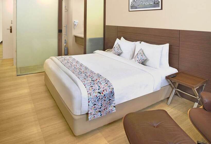 חדר אקזקיוטיב, Ginger Vadodara Rcr