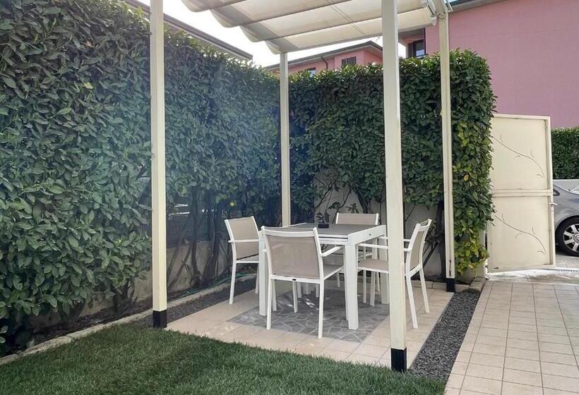 2 Bedroom Apartment With Garden, Residence Del Lago