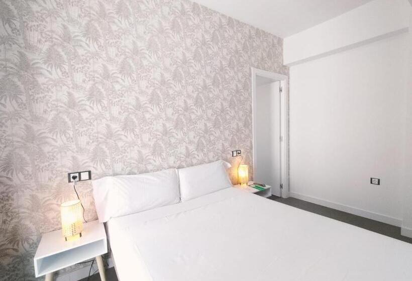 اتاق استاندارد با بالکن, Hostal Gonzala By Gaiarooms