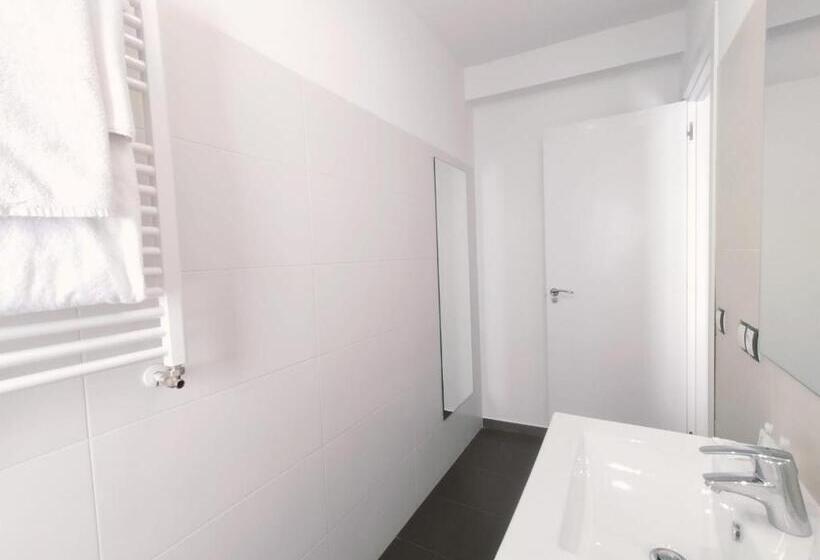 اتاق استاندارد با بالکن, Hostal Gonzala By Gaiarooms