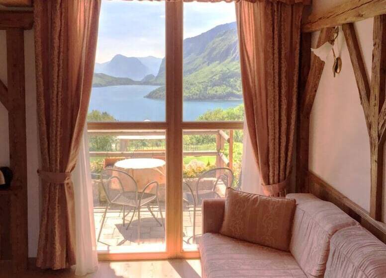 Quarto Estandar Vista Lago, Agriturismo Ai Castioni