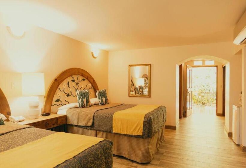 Полулюкс, El Rodeo Estancia Boutique Hotel & Steakhouse