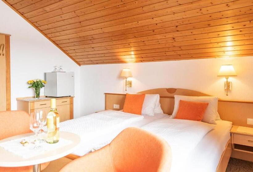 Comfort room with lake view, Frühstückspension Götzfried Hof